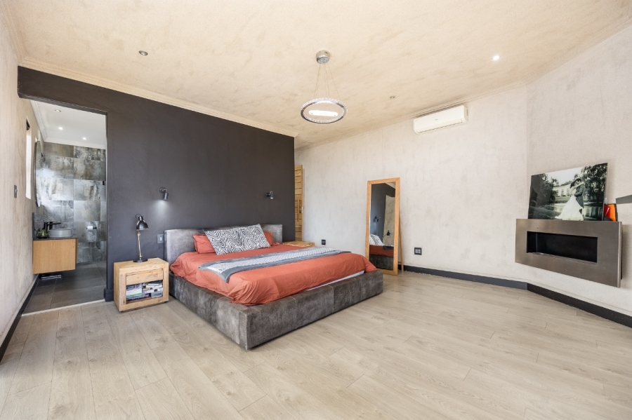 5 Bedroom Property for Sale in Deo Gracia Western Cape